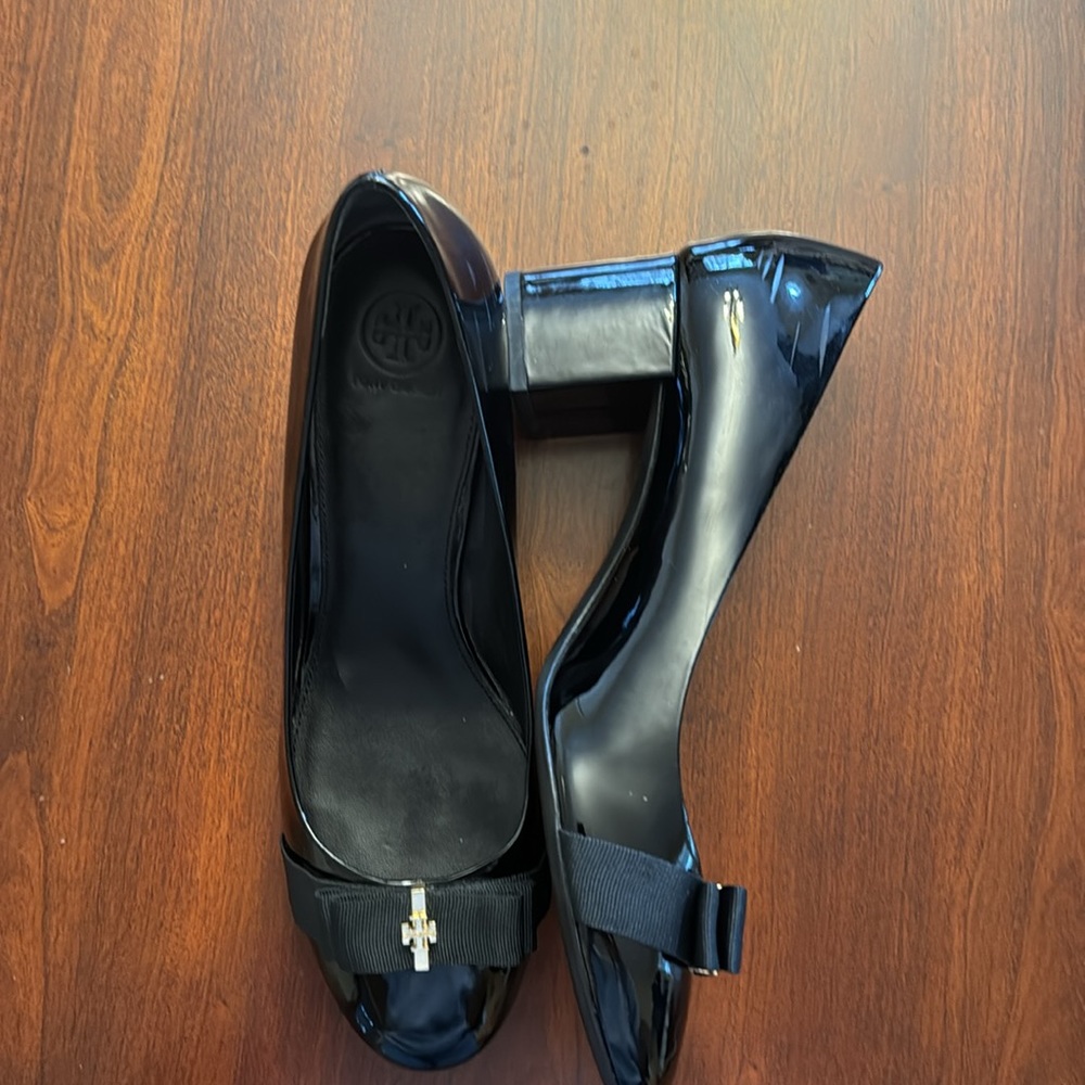 Tory Burch Black Patent Leather Block Heel with Gold Logo Grosgrain Bow
